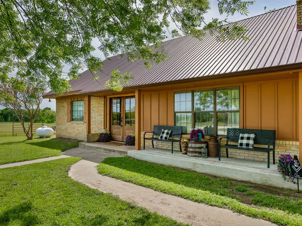 899 S Pecan St, Muenster, TX 76252