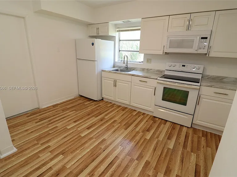915 NE 16th Ter #5 — Photo 15