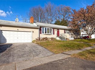 220 Blueberry Ln, Stratford, CT 06614