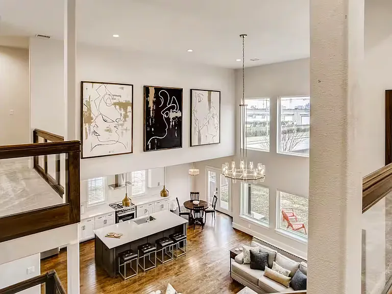 401 N Peak St — Photo 2
