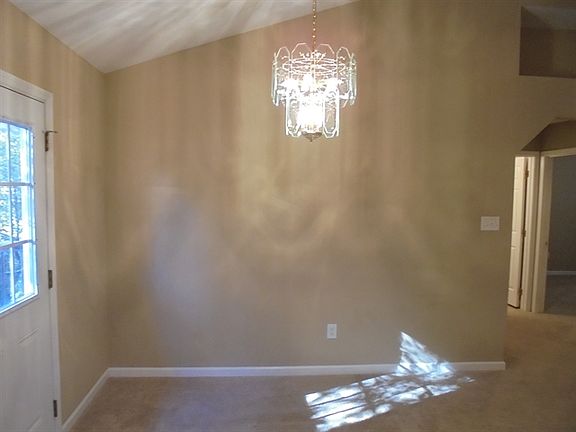 5th image of 629 Liverpool Ln