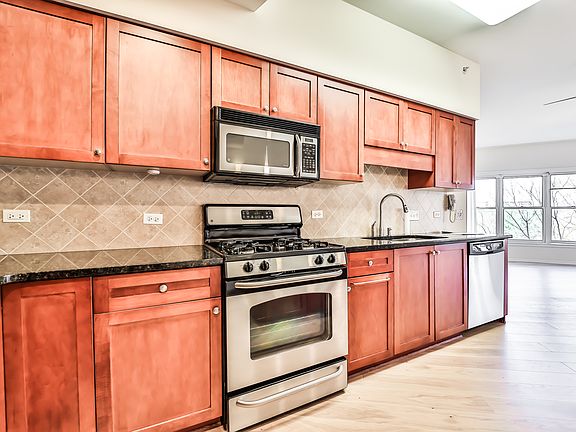 4th image of 8200 N Lincoln Ave #405