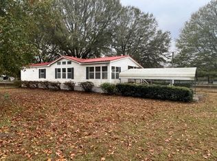 1924 Old Axson Rd, Douglas, GA 31535