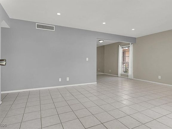4th image of 3157 Pinehurst Dr APT B