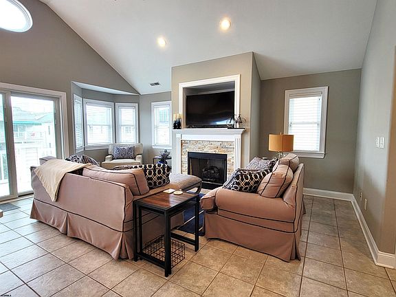 3rd image of 3026 Asbury Ave Floor 2