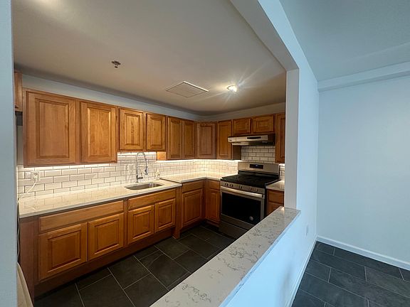 3rd image of 70 Johnes St APT 104
