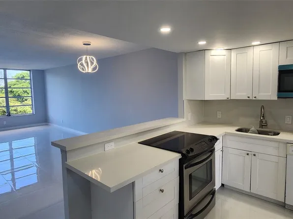 2650 S Course Drive #505, Pompano Beach, FL 33069