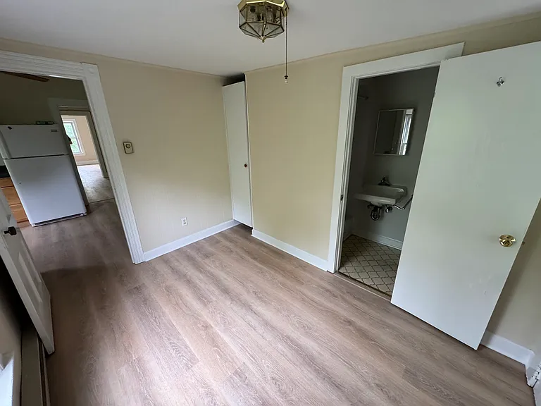 97 Claremont Rd #5 — Photo 8