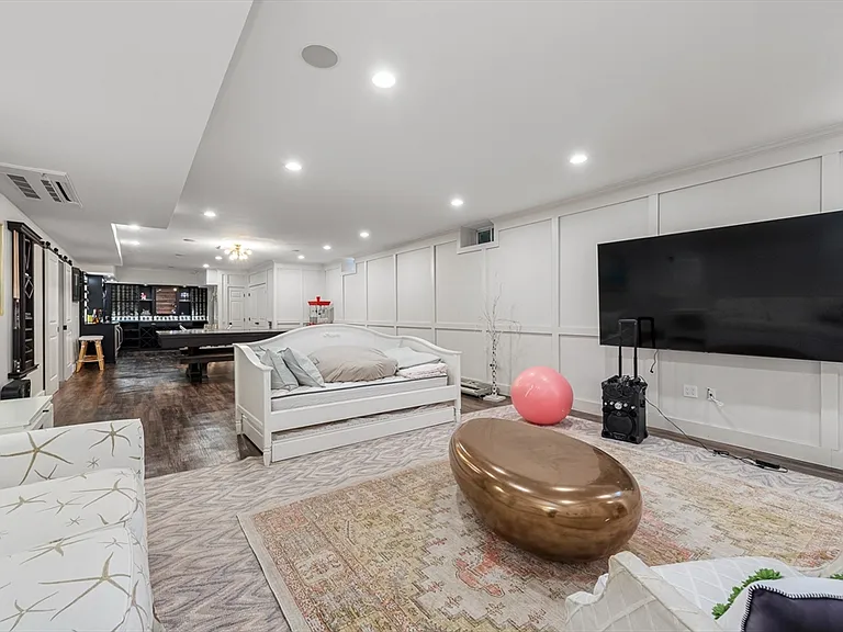 227 Rice Rd — Photo 37