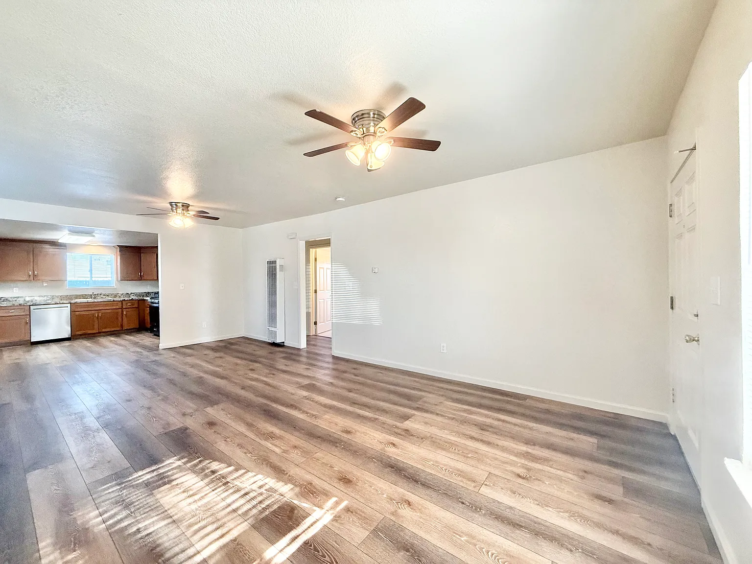 2 bed, 975 sqft, $1,895 — Photo 4