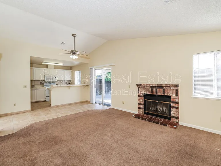 357 Hazelnut Ln — Photo 2