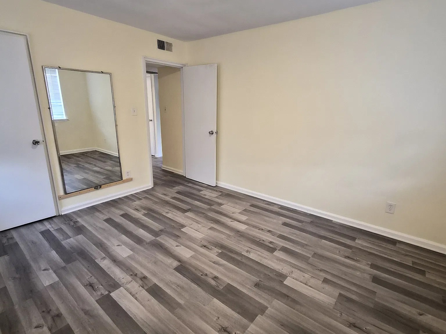 2 bed, 705 sqft, $1,950 — Photo 4