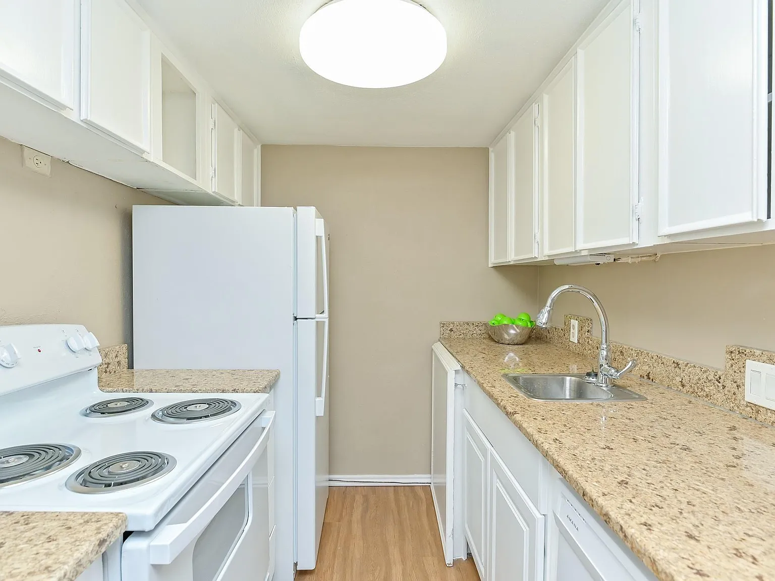 2 bed, 2.0 bath, 872 sqft, $1,200 — Photo 4