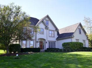41W183 Saddlebrook Dr, St Charles, IL 60175