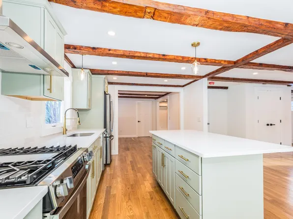 39 Mast Road, Lee, NH 03861