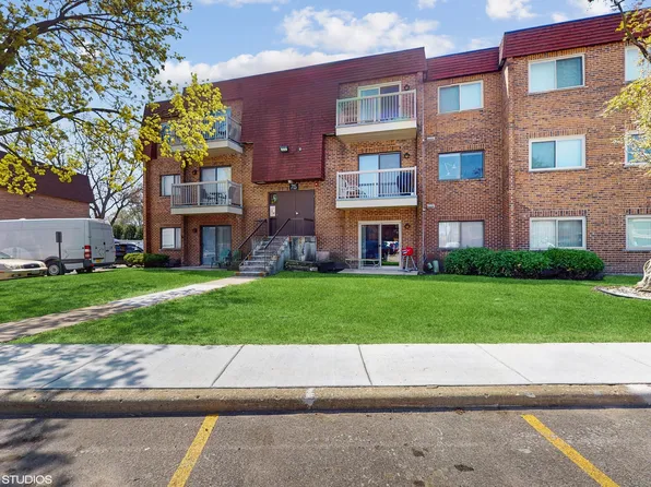 715 W Central Rd APT A1, Mount Prospect, IL 60056