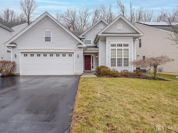 37 Andover Dr, Kendall Park, NJ 08824