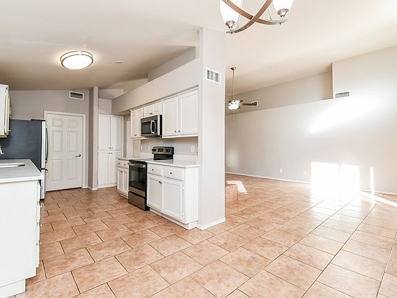 5th image of 1917 E Marquette Dr