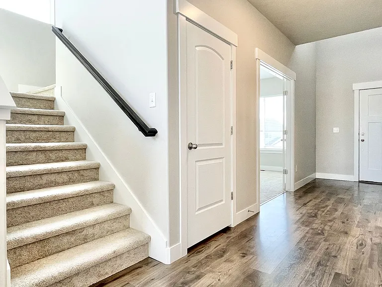446 N Hillview Dr — Photo 6