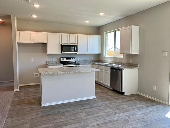 4th image of 915 Hurstwood Dr