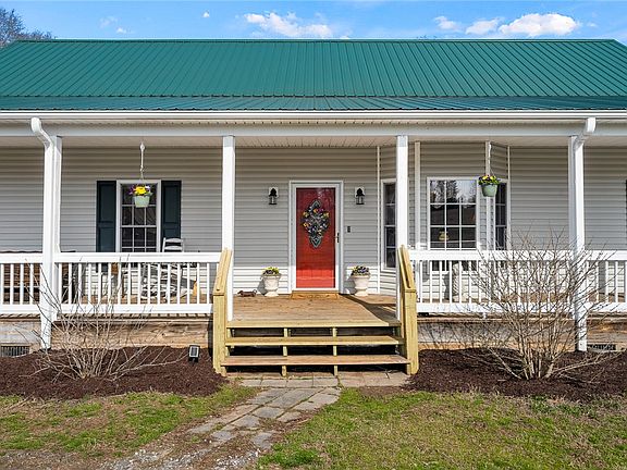 3rd image of 2803 Trail Rd