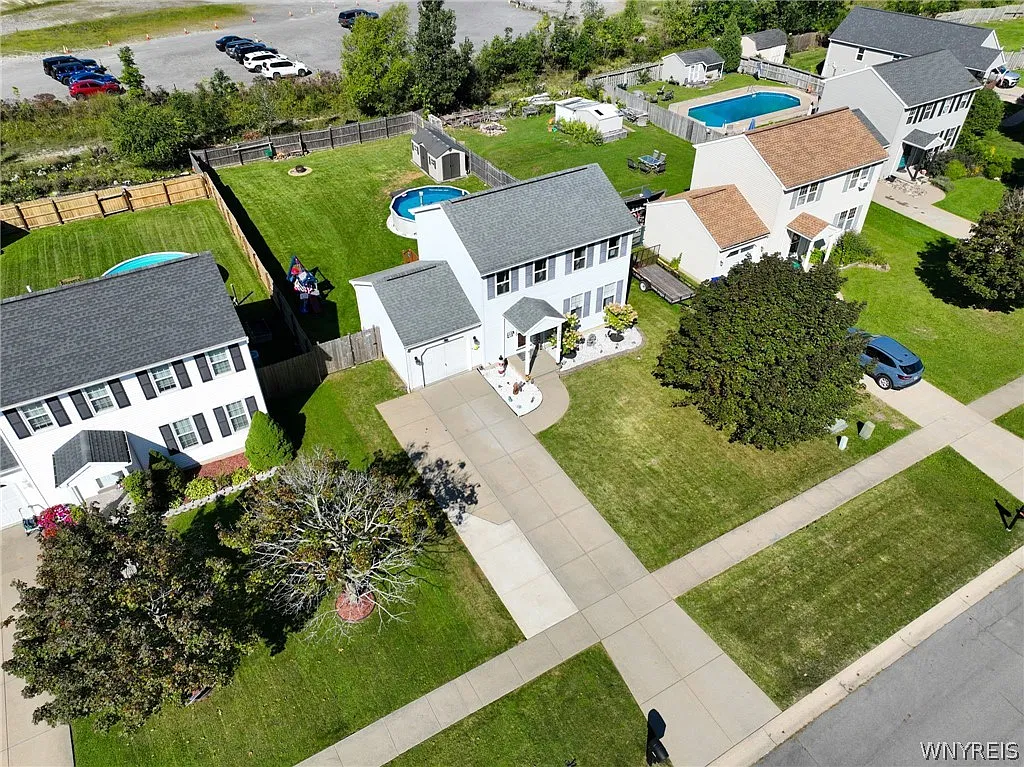 3 bed, 1.5 bath, 1188 sqft, $2,300 — Photo 3