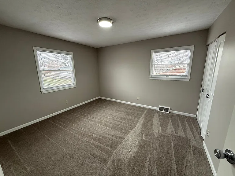 10410 Foxboro Dr — Photo 13