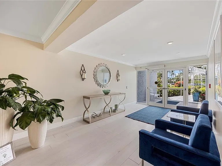 555 Park Shore Dr #B-408 — Photo 4