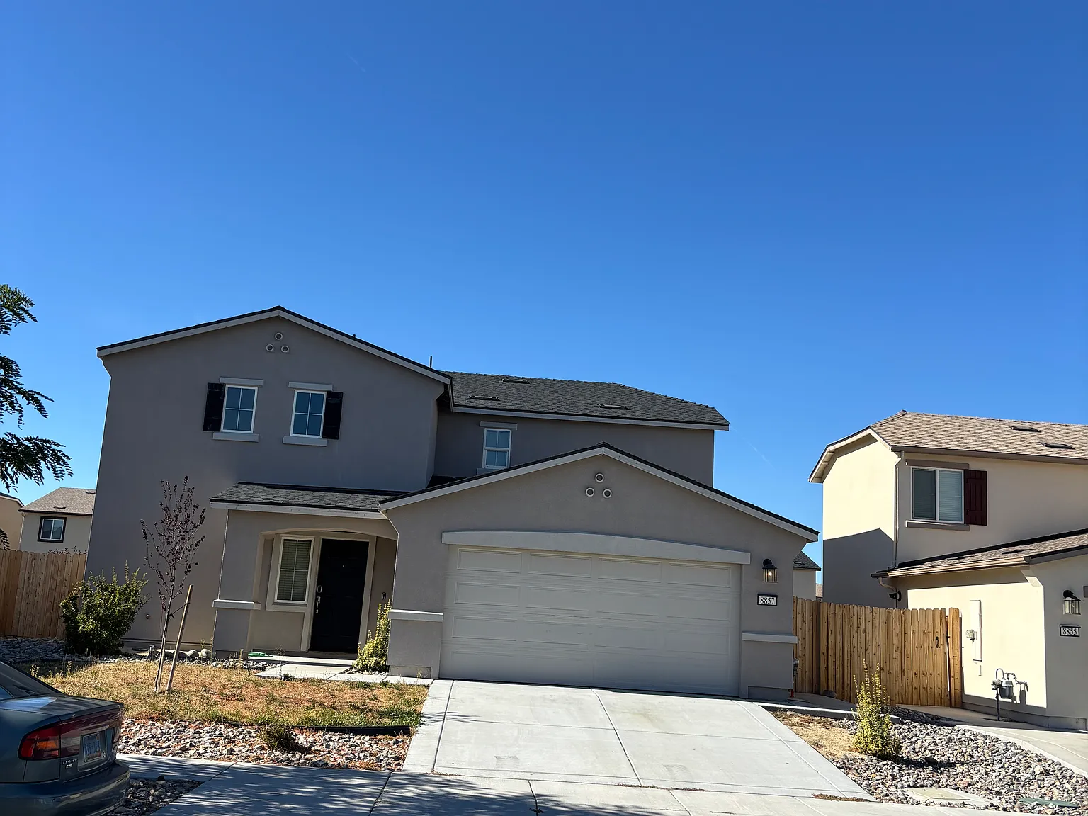 3 bed, 2.5 bath, 1927 sqft, $2,700 — Photo 1