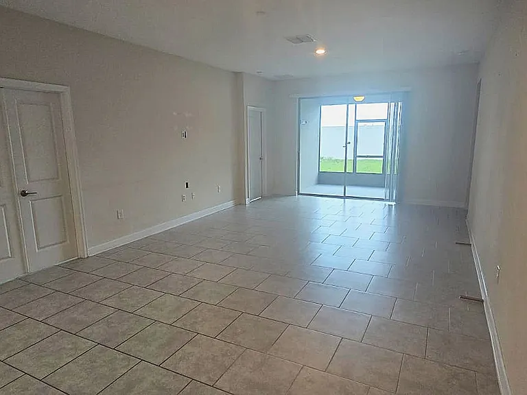 212 Bergamot Loop — Photo 8