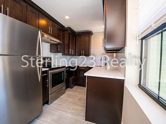 4th image of 2315 29th St APT 2