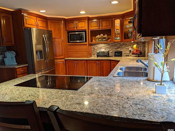 2nd image of 10 Hillberry Ln