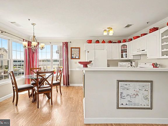 3rd image of 289 Girard St #37