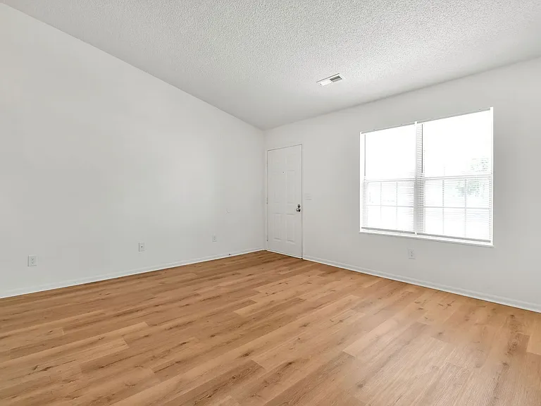 Coventry Apartments — Photo 51