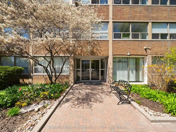 160 The Donway W #306, Toronto, ON M3C 2G1