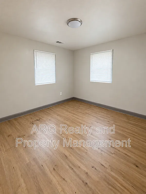 2 bed, 1.0 bath, 900 sqft, $1,400 — Photo 4
