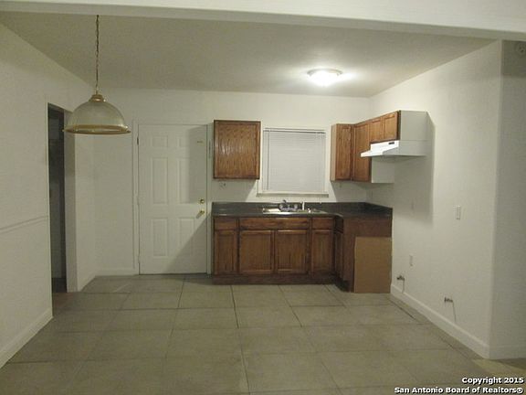 3rd image of 301 Arlington Ct