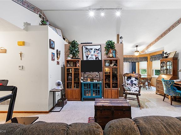 3rd image of 3951 Kelly Ln