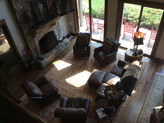 Great Room w/ Fireplace 