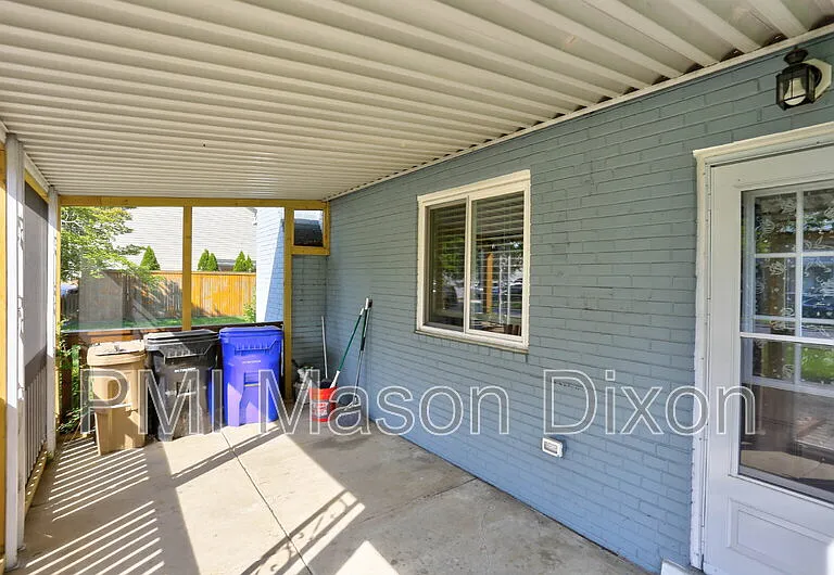 330 Compton Ave — Photo 10
