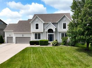 1240 SW Summit Crossing Dr, Lees Summit, MO 64081