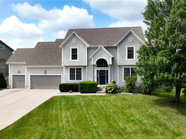 1240 SW Summit Crossing Dr, Lees Summit, MO 64081
