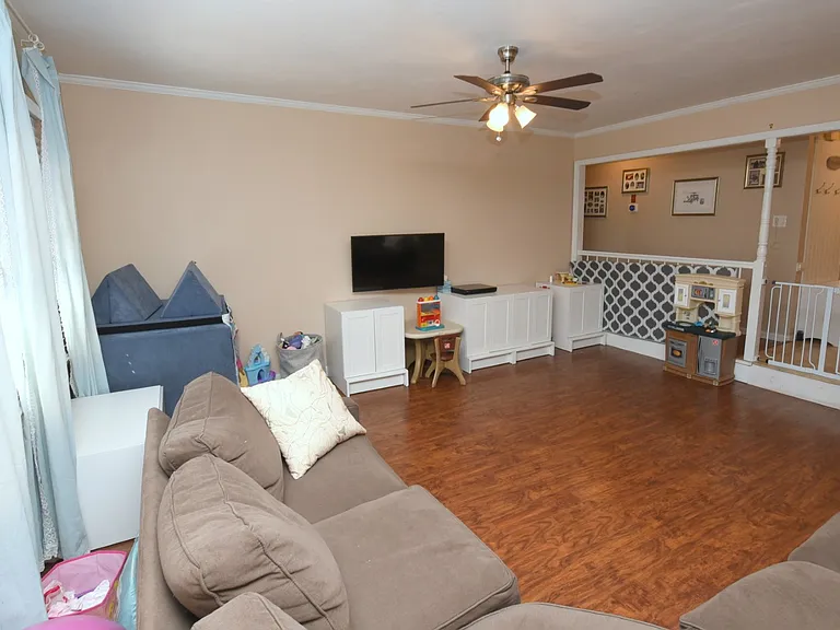 Versatile living area.