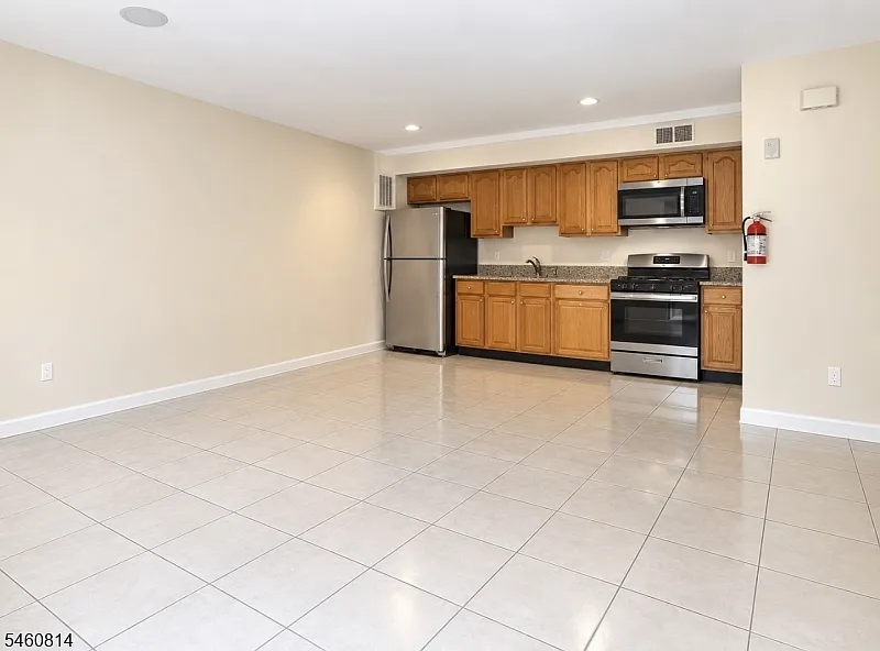 2 bed, 1.0 bath, 750 sqft, $2,250 — Photo 1