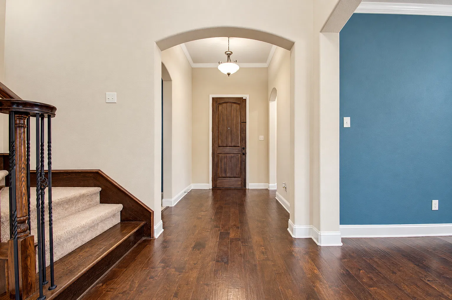 4 bed, 2.5 bath, 2921 sqft, $3,200 — Photo 4