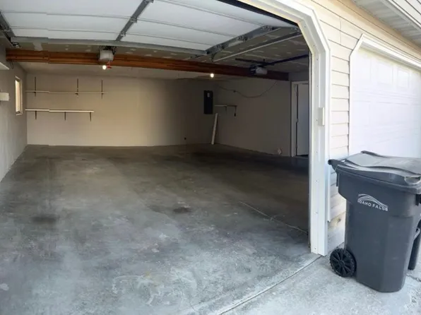 1947 Peggys Ln, Idaho Falls, ID 83402