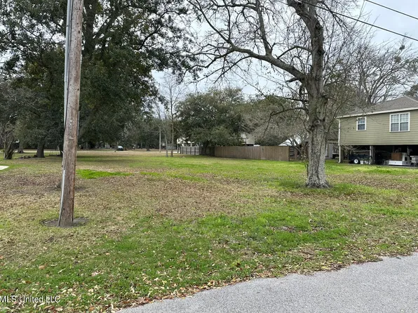 2114 Edgewood Ave, Pascagoula, MS 39567