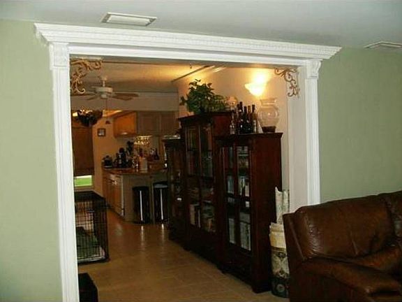 4th image of 115 SE 14th Ct