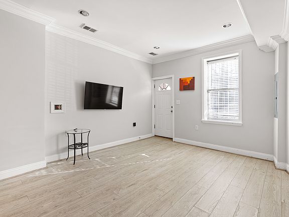 4th image of 219 P St NW #1