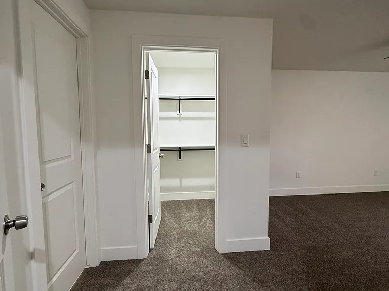 240 W Center St #BASEMENT — Photo 20
